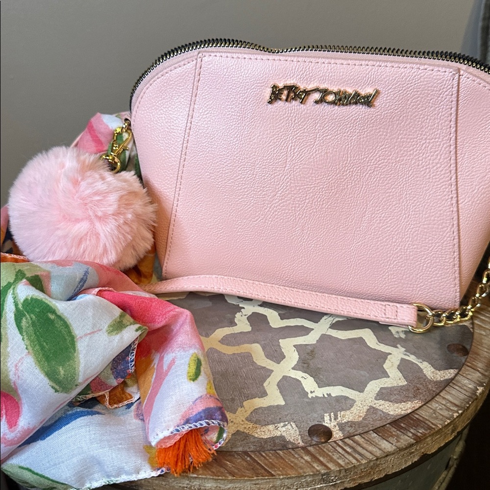 ๐จBetsey Johnson XO Anaya Crossbody with Scarf and Chain Strap Light Pink